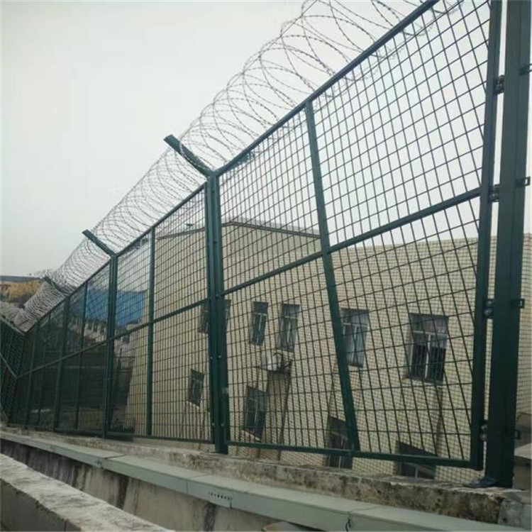 監獄圍墻隔離網案例展示圖片1